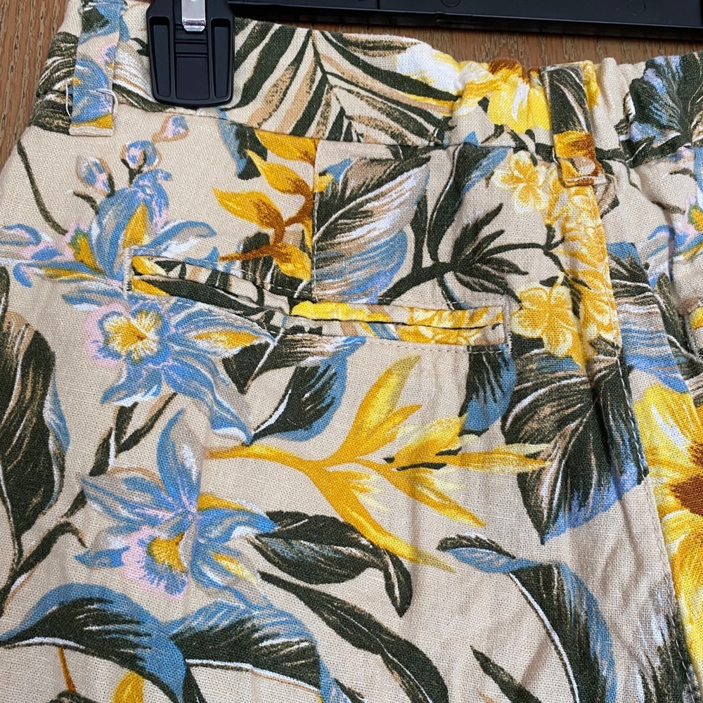 🌻 5/$25 Old Navy Linen Tropical Print Mid-rise Everyday Short - Picture 4 of 5